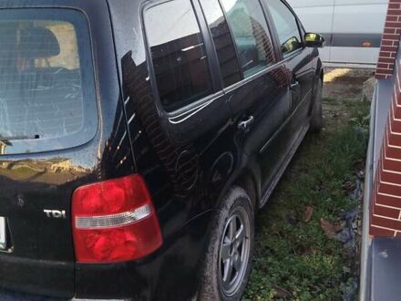 Черный Фольксваген Туран, объемом двигателя 1.9 л и пробегом 327 тыс. км за 5800 $, фото 1 на Automoto.ua