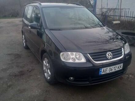 Черный Фольксваген Туран, объемом двигателя 1.6 л и пробегом 280 тыс. км за 5500 $, фото 1 на Automoto.ua