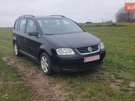 Черный Фольксваген Туран, объемом двигателя 1.6 л и пробегом 200 тыс. км за 5500 $, фото 1 на Automoto.ua
