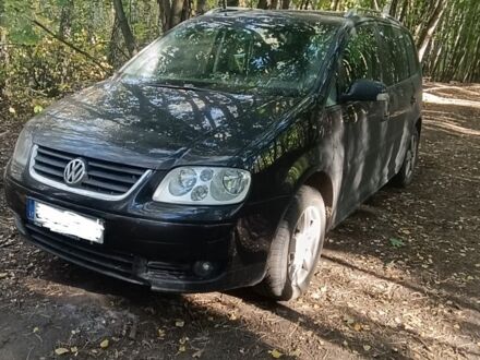 Чорний Фольксваген Туран, об'ємом двигуна 2 л та пробігом 470 тис. км за 3141 $, фото 1 на Automoto.ua