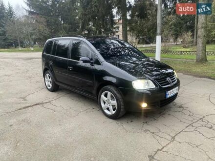 Черный Фольксваген Туран, объемом двигателя 1.9 л и пробегом 390 тыс. км за 6500 $, фото 1 на Automoto.ua