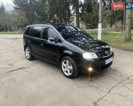 Черный Фольксваген Туран, объемом двигателя 1.9 л и пробегом 390 тыс. км за 6500 $, фото 1 на Automoto.ua
