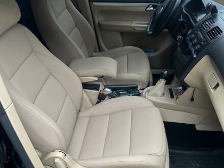 Фольксваген Туран 2006 в Луцке на Automoto.ua Черный Фольксваген Туран, объемом двигателя 1.97 л и пробегом 360 тыс. км за 7200 $, фото 1 на Automoto.ua