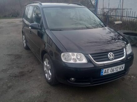 Черный Фольксваген Туран, объемом двигателя 1.6 л и пробегом 280 тыс. км за 5500 $, фото 1 на Automoto.ua