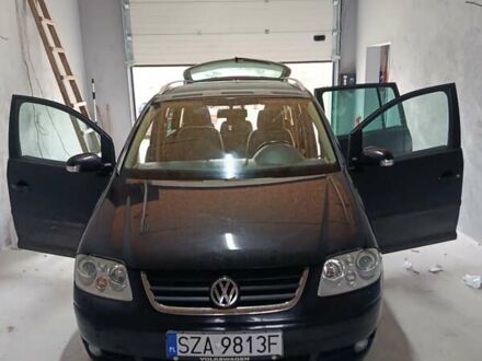 Черный Фольксваген Туран, объемом двигателя 1.9 л и пробегом 400 тыс. км за 4000 $, фото 1 на Automoto.ua