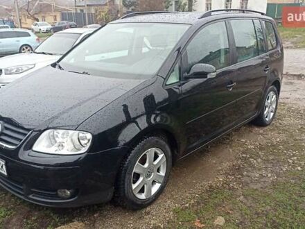 Черный Фольксваген Туран, объемом двигателя 1.6 л и пробегом 280 тыс. км за 5300 $, фото 1 на Automoto.ua