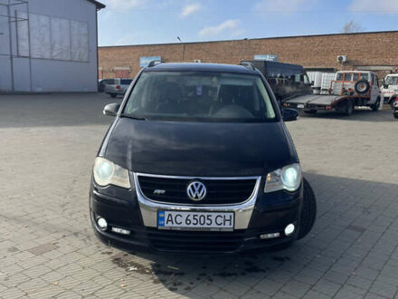 Черный Фольксваген Туран, объемом двигателя 1.9 л и пробегом 343 тыс. км за 7000 $, фото 1 на Automoto.ua