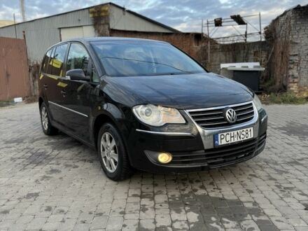 Чорний Фольксваген Туран, об'ємом двигуна 2 л та пробігом 300 тис. км за 3300 $, фото 1 на Automoto.ua