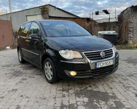 Черный Фольксваген Туран, объемом двигателя 2 л и пробегом 300 тыс. км за 3300 $, фото 1 на Automoto.ua