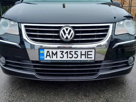 Фольксваген Туран 2007 у Мироновке на Automoto.ua Чорний Фольксваген Туран, об'ємом двигуна 1.4 л та пробігом 192 тис. км за 8000 $, фото 1 на Automoto.ua