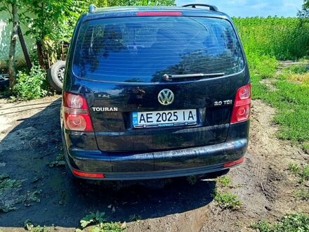 Чорний Фольксваген Туран, об'ємом двигуна 2 л та пробігом 350 тис. км за 7000 $, фото 1 на Automoto.ua