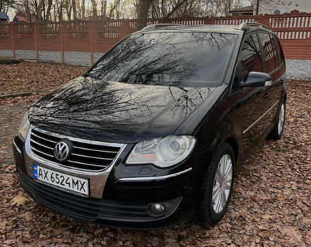 Черный Фольксваген Туран, объемом двигателя 2 л и пробегом 263 тыс. км за 8700 $, фото 1 на Automoto.ua