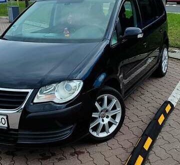 Черный Фольксваген Туран, объемом двигателя 1.97 л и пробегом 318 тыс. км за 6000 $, фото 1 на Automoto.ua