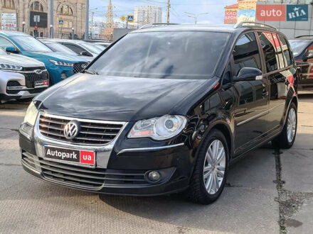 Черный Фольксваген Туран, объемом двигателя 2 л и пробегом 260 тыс. км за 9390 $, фото 1 на Automoto.ua