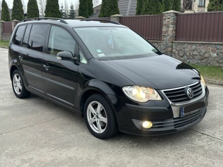 Черный Фольксваген Туран, объемом двигателя 1.9 л и пробегом 280 тыс. км за 4500 $, фото 1 на Automoto.ua