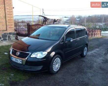 Черный Фольксваген Туран, объемом двигателя 1.9 л и пробегом 293 тыс. км за 7000 $, фото 1 на Automoto.ua
