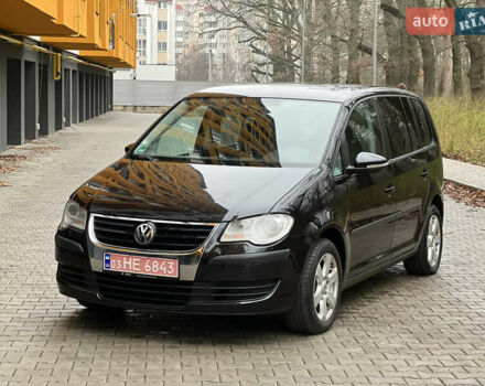 Черный Фольксваген Туран, объемом двигателя 1.6 л и пробегом 180 тыс. км за 7999 $, фото 1 на Automoto.ua