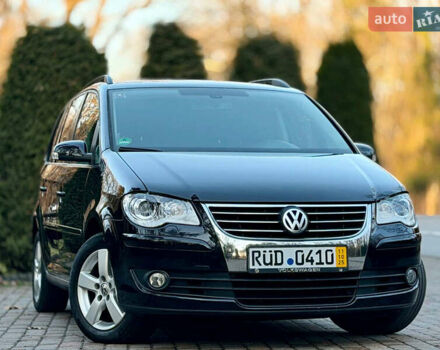 Черный Фольксваген Туран, объемом двигателя 2 л и пробегом 292 тыс. км за 8850 $, фото 1 на Automoto.ua