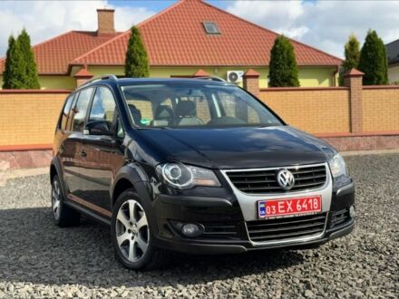 Черный Фольксваген Туран, объемом двигателя 1.4 л и пробегом 220 тыс. км за 7500 $, фото 1 на Automoto.ua