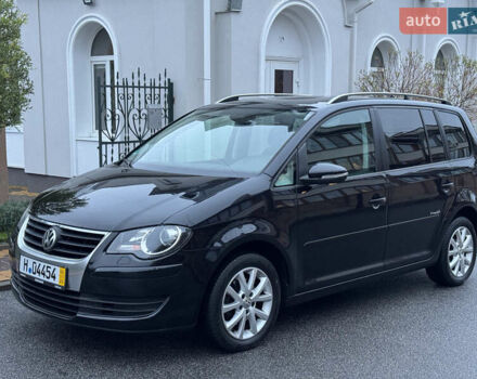 Черный Фольксваген Туран, объемом двигателя 1.6 л и пробегом 229 тыс. км за 9599 $, фото 1 на Automoto.ua