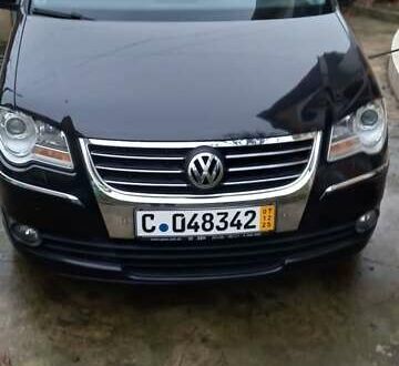 Черный Фольксваген Туран, объемом двигателя 1.9 л и пробегом 180 тыс. км за 11669 $, фото 1 на Automoto.ua
