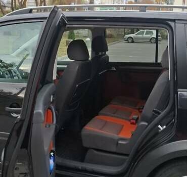 Чорний Фольксваген Туран, об'ємом двигуна 1.98 л та пробігом 245 тис. км за 10500 $, фото 1 на Automoto.ua