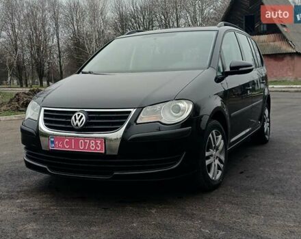 Черный Фольксваген Туран, объемом двигателя 1.6 л и пробегом 249 тыс. км за 7999 $, фото 1 на Automoto.ua