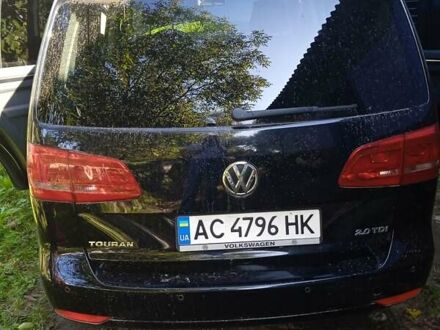 Фольксваген Туран 2011 у Нововолинськ на Automoto.ua Чорний Фольксваген Туран, об'ємом двигуна 1.97 л та пробігом 242 тис. км за 12200 $, фото 1 на Automoto.ua