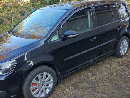 Черный Фольксваген Туран, объемом двигателя 1.6 л и пробегом 200 тыс. км за 10500 $, фото 1 на Automoto.ua