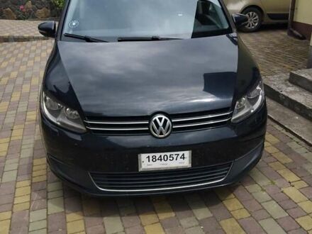 Черный Фольксваген Туран, объемом двигателя 1.6 л и пробегом 227 тыс. км за 10900 $, фото 1 на Automoto.ua