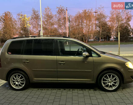 Коричневый Фольксваген Туран, объемом двигателя 1.9 л и пробегом 280 тыс. км за 5700 $, фото 3 на Automoto.ua