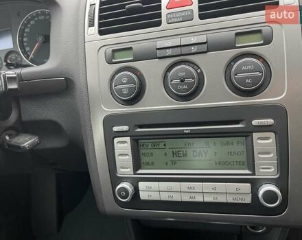 Коричневий Фольксваген Туран, об'ємом двигуна 1.4 л та пробігом 190 тис. км за 7333 $, фото 62 на Automoto.ua