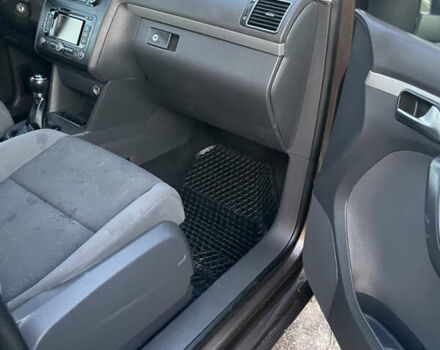 Коричневий Фольксваген Туран, об'ємом двигуна 1.6 л та пробігом 205 тис. км за 10700 $, фото 9 на Automoto.ua