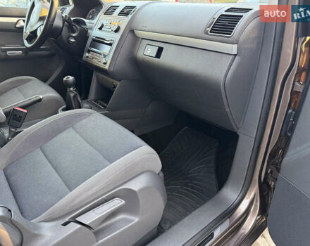 Коричневый Фольксваген Туран, объемом двигателя 1.6 л и пробегом 223 тыс. км за 10499 $, фото 34 на Automoto.ua