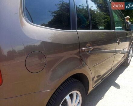 Коричневий Фольксваген Туран, об'ємом двигуна 1.97 л та пробігом 242 тис. км за 11700 $, фото 9 на Automoto.ua