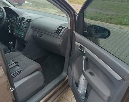 Коричневий Фольксваген Туран, об'ємом двигуна 1.6 л та пробігом 290 тис. км за 10100 $, фото 9 на Automoto.ua