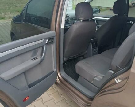 Коричневий Фольксваген Туран, об'ємом двигуна 1.6 л та пробігом 290 тис. км за 10100 $, фото 8 на Automoto.ua