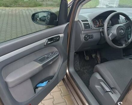 Коричневий Фольксваген Туран, об'ємом двигуна 1.6 л та пробігом 290 тис. км за 10100 $, фото 7 на Automoto.ua