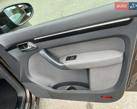 Коричневый Фольксваген Туран, объемом двигателя 1.97 л и пробегом 145 тыс. км за 11900 $, фото 44 на Automoto.ua