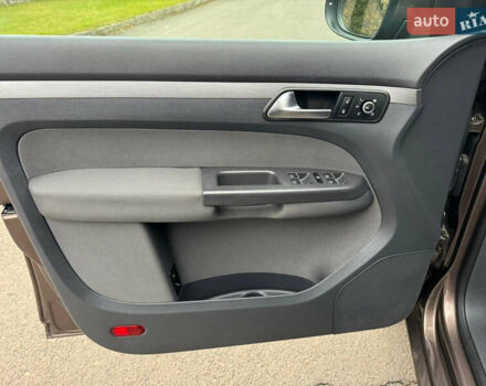 Коричневий Фольксваген Туран, об'ємом двигуна 1.6 л та пробігом 207 тис. км за 11950 $, фото 10 на Automoto.ua