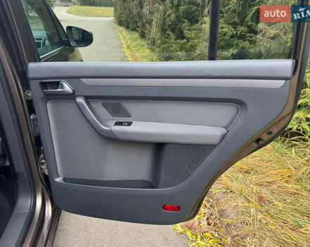 Коричневий Фольксваген Туран, об'ємом двигуна 1.6 л та пробігом 207 тис. км за 11950 $, фото 18 на Automoto.ua