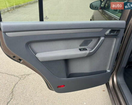 Коричневий Фольксваген Туран, об'ємом двигуна 1.6 л та пробігом 207 тис. км за 11950 $, фото 20 на Automoto.ua