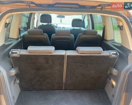 Коричневий Фольксваген Туран, об'ємом двигуна 2 л та пробігом 235 тис. км за 12200 $, фото 39 на Automoto.ua