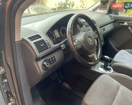 Коричневий Фольксваген Туран, об'ємом двигуна 2 л та пробігом 235 тис. км за 12200 $, фото 23 на Automoto.ua