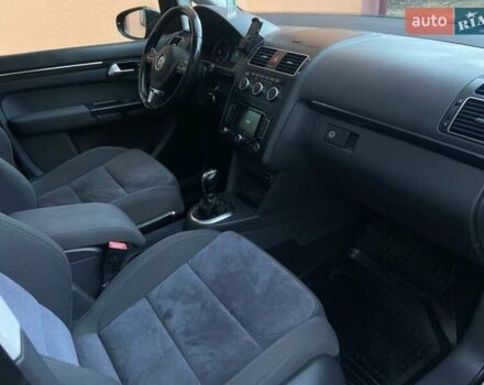 Коричневий Фольксваген Туран, об'ємом двигуна 2 л та пробігом 235 тис. км за 12200 $, фото 22 на Automoto.ua