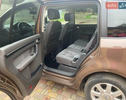 Коричневий Фольксваген Туран, об'ємом двигуна 2 л та пробігом 235 тис. км за 12200 $, фото 38 на Automoto.ua