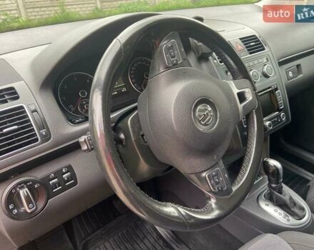 Коричневий Фольксваген Туран, об'ємом двигуна 2 л та пробігом 235 тис. км за 12200 $, фото 42 на Automoto.ua