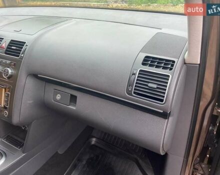 Коричневий Фольксваген Туран, об'ємом двигуна 2 л та пробігом 235 тис. км за 12200 $, фото 36 на Automoto.ua