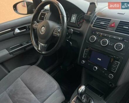 Коричневий Фольксваген Туран, об'ємом двигуна 2 л та пробігом 235 тис. км за 12200 $, фото 26 на Automoto.ua