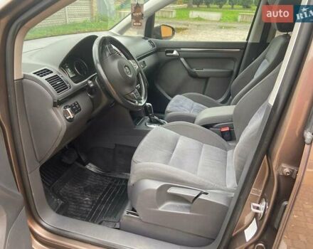 Коричневий Фольксваген Туран, об'ємом двигуна 2 л та пробігом 235 тис. км за 12200 $, фото 43 на Automoto.ua